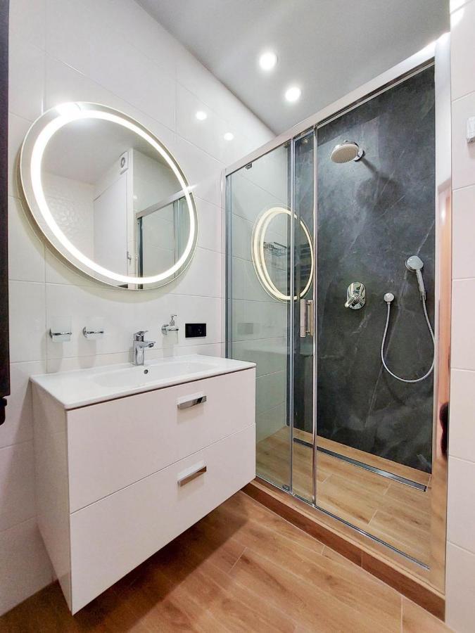 сучасні в новобудові Apartment