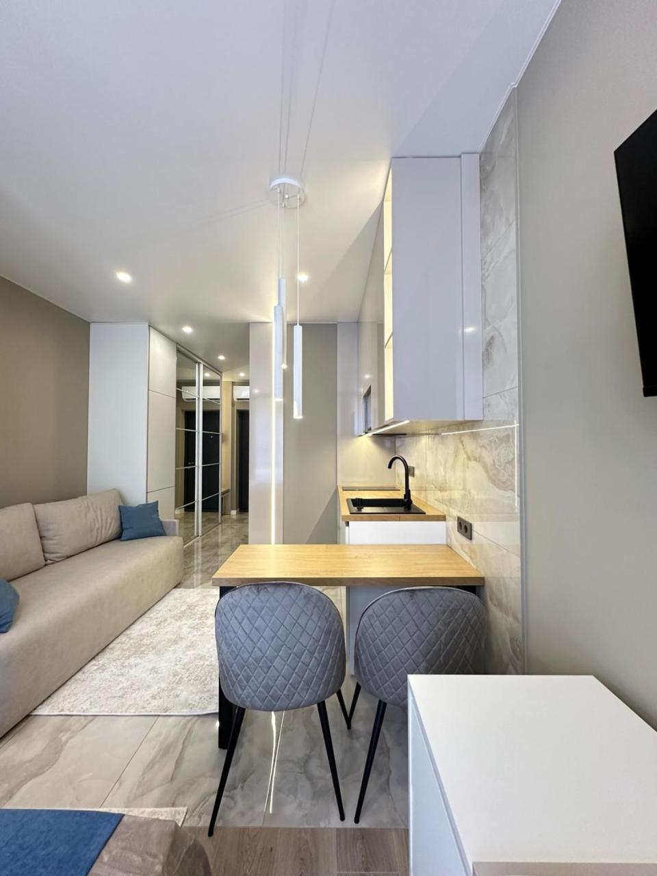 сучасні в новобудові Apartment *